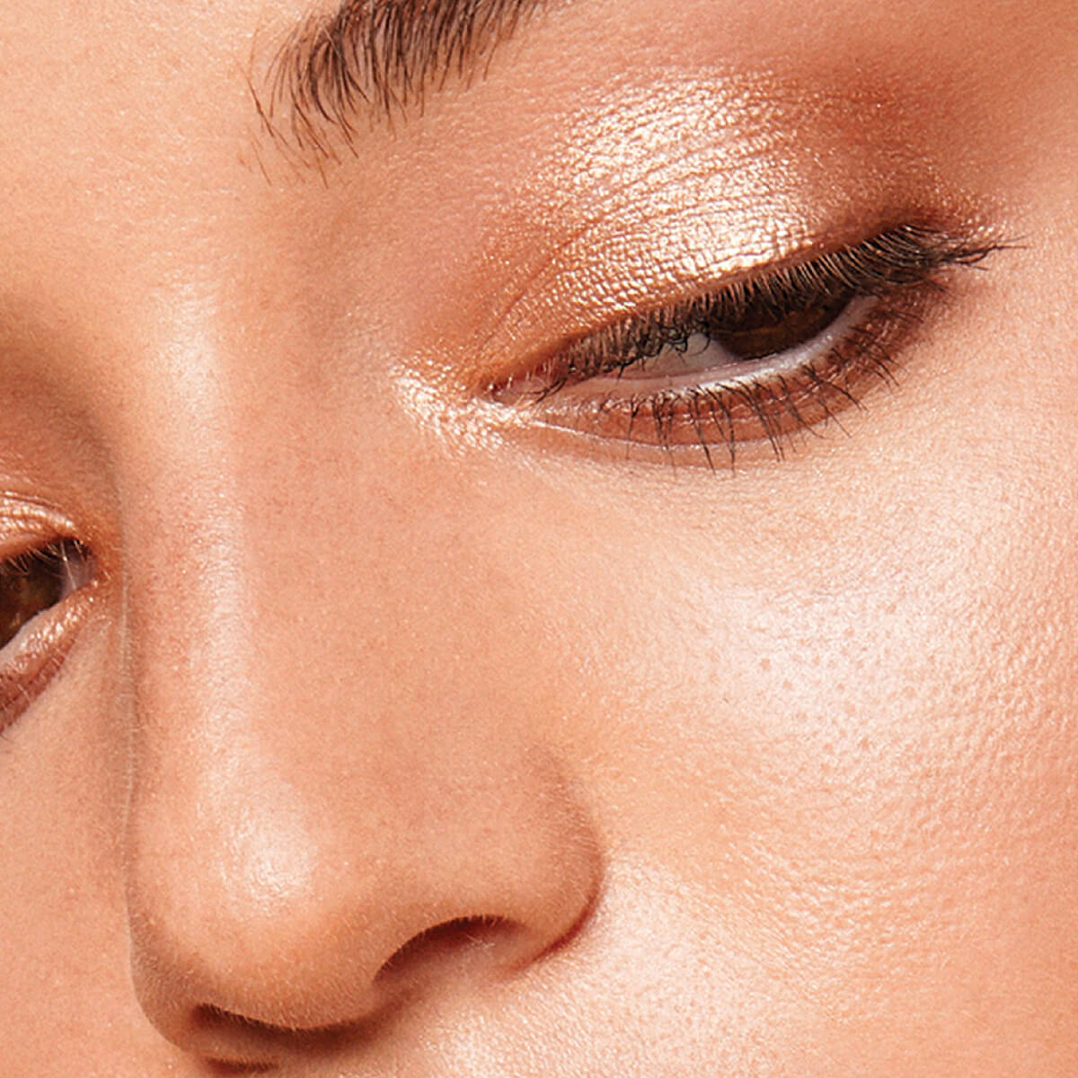 MAGNETIC NUDE GLIMMER (ILUMINADOR FACIAL)